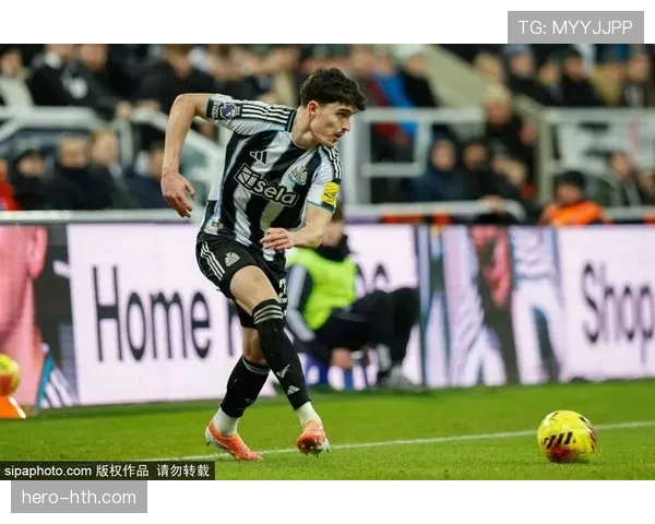 罗梅罗关键失误导致球队落败，临场表现引发广泛讨论